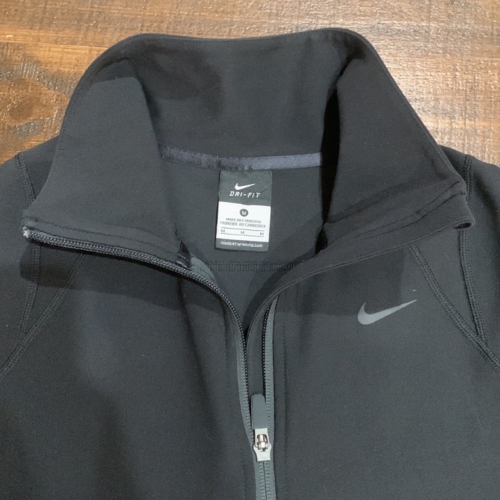 - - nWOt nike dri fit. Medium